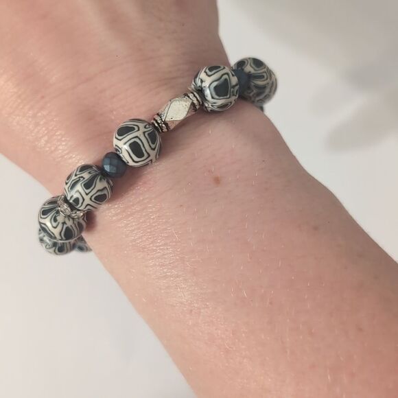 590 Silver Dark Gray and White Painted Pave Beaded Bracelet - Picture 1 of 4